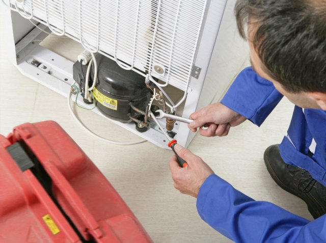 Что делать,если сломался холодильник